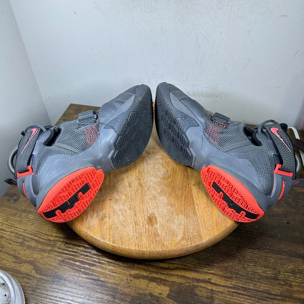 Nike LeBron Soldier 9 IX Dark Grey Crimson Basketball Shoes 749490-008 Mens 8